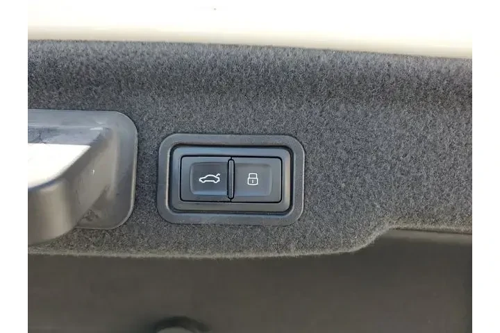 $17490 : Audi A8 L 2017 AWD 3.0T quat image 10