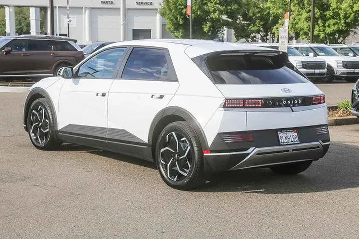 $25892 : Hyundai IONIQ 5 2024 SEL 4dr image 2