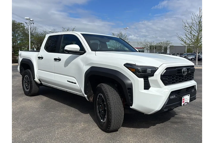 $42994 : Gold Certified 2025 TACOMA TR image 7