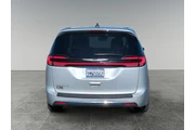 $32250 : Chrysler Pacifica 2024 Touri thumbnail