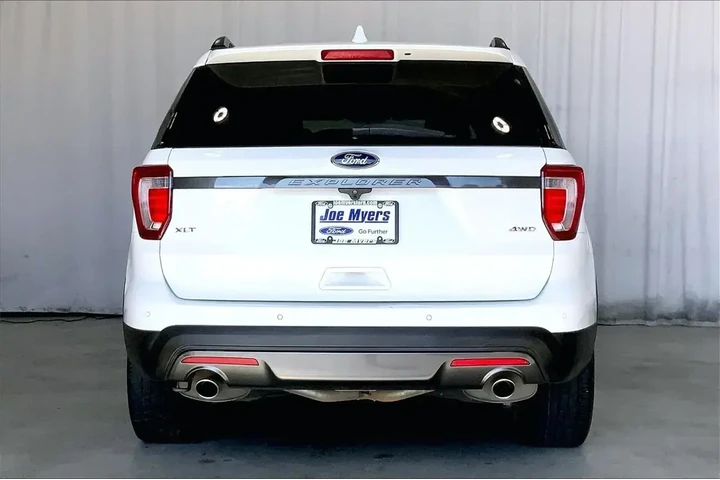 $15682 : Ford Explorer 2017 XLT 4dr S image 2