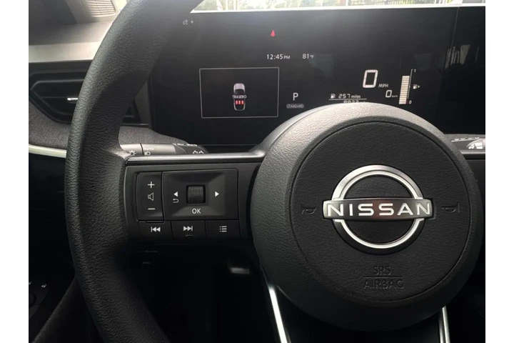 2025 Kicks SV image 8