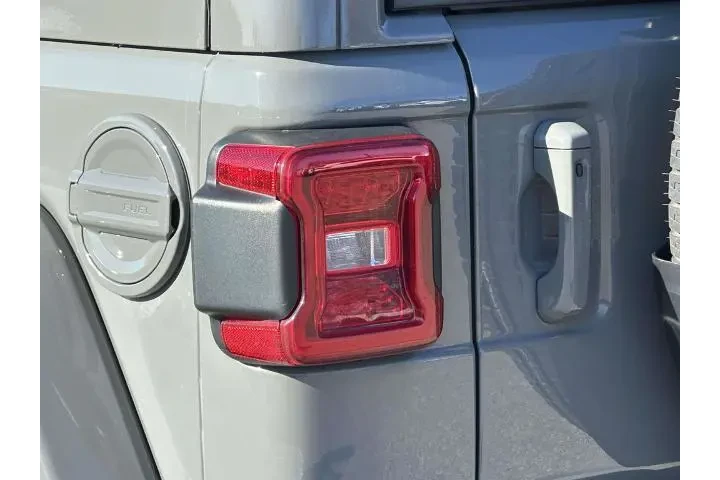 $33918 : Jeep Wrangler 2023 4x4 Sahar image 9