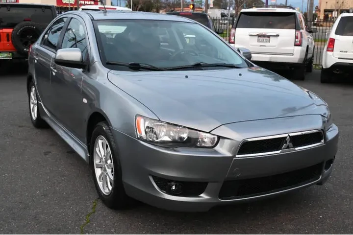 $7498 : 2014 Lancer Sportback ES image 3