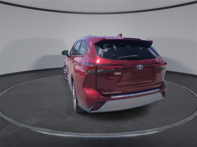 PRE-OWNED 2021 TOYOTA HIGHLAN image 7