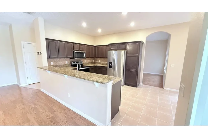 $1000 : 3 baños, 2 baños image 1