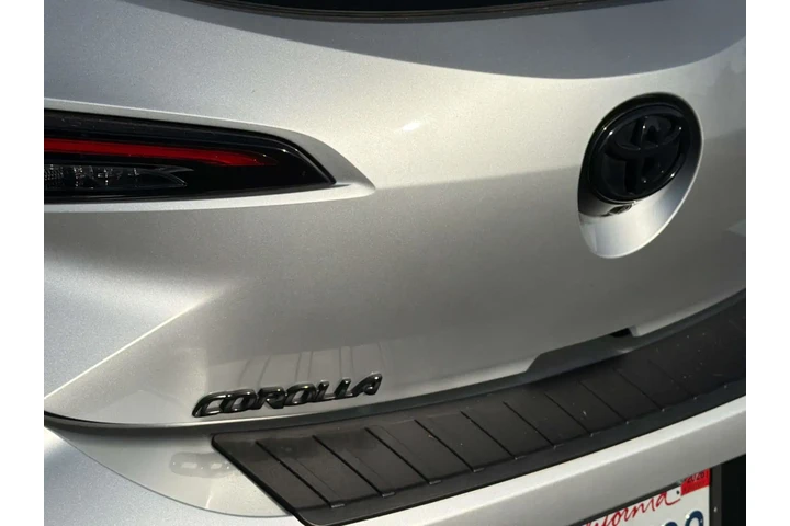 $24336 : Toyota Corolla Hatchback 202 image 6