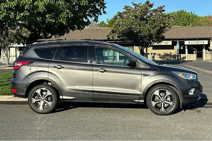 $15193 : Ford Escape 2018 AWD SEL 4dr image 7