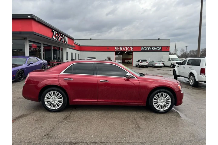 $9450 : 2012 300 4dr Sdn V6 Limited A image 1