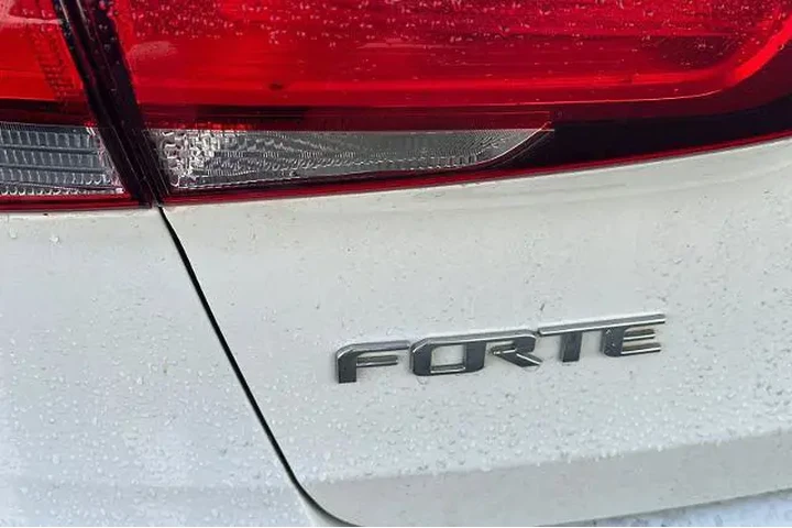$9995 : Kia Forte 2017 LX 4dr Sedan image 6
