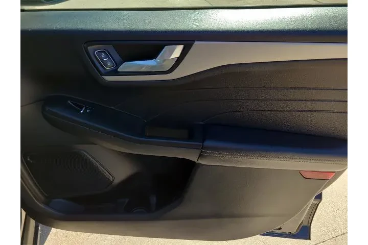 $16391 : Ford Escape 2022 AWD SEL 4dr image 9