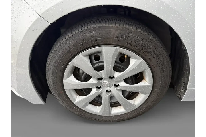 $21454 : Toyota Corolla 2025 LE 4dr S image 9