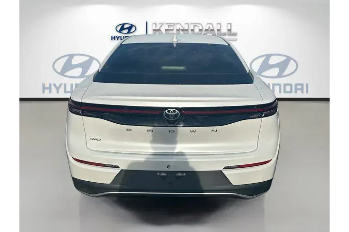 $28465 : Toyota Crown 2023 AWD XLE 4d image 5