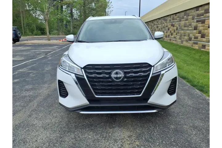 $17038 : Nissan Kicks 2023 SV 4dr Cro image 3