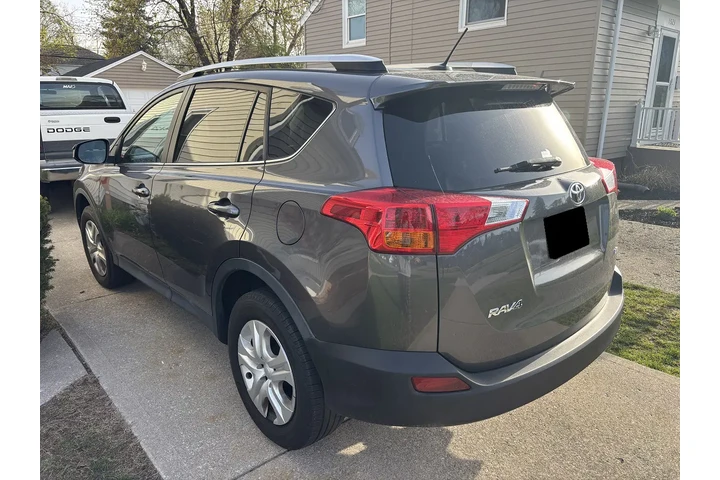 $9000 : 2015 Toyota RAV4 LE SUV image 4