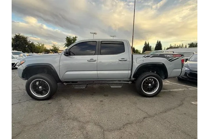 $32345 : Toyota Tacoma 2018 4x4 TRD P image 6
