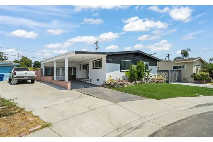 $1750 : FOR RENT@ Bell, CA+ UTILITIES image 1