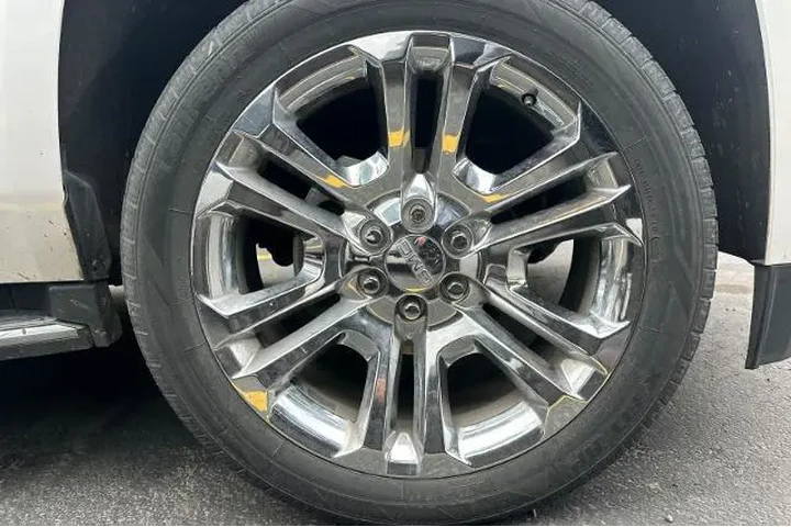 $24995 : GMC Yukon XL 2018 4x4 SLT 4d image 8