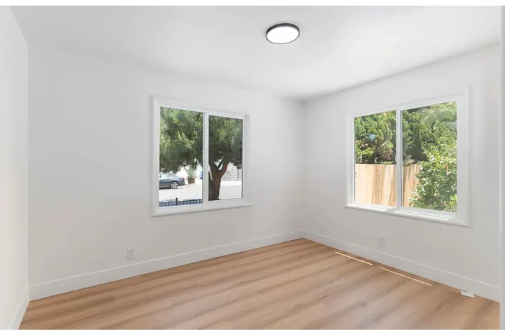 $2400 : Newly Renovated 3 Bed in LA image 7