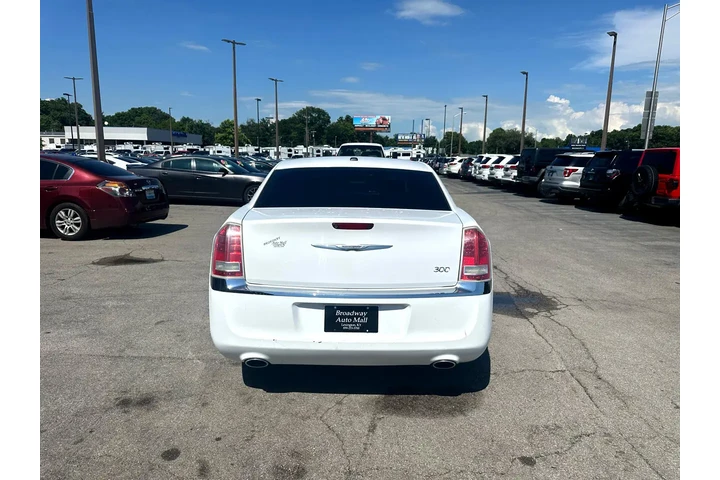 $5980 : 2012 300 4dr Sdn V6 Limited R image 3