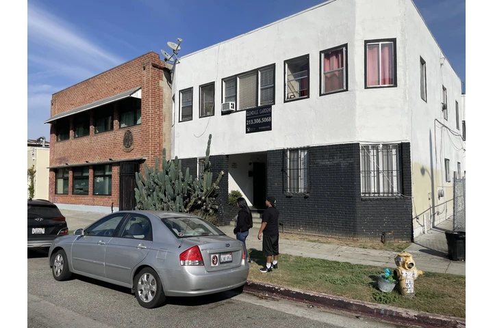 $1800 : 114 Glendale Blvd. image 1