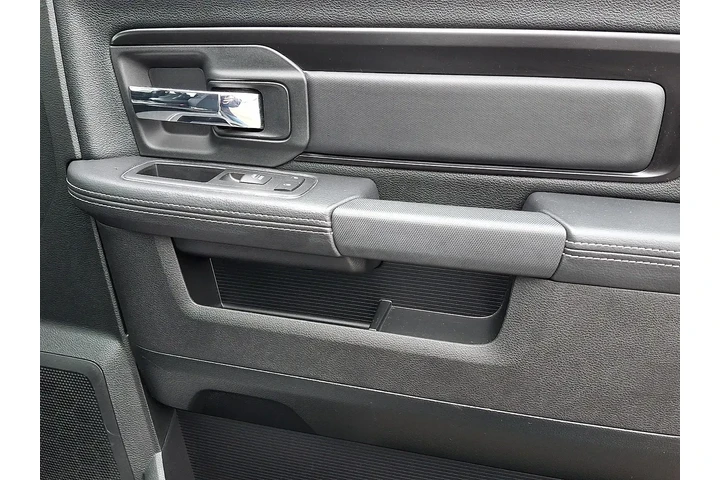 $33895 : Ram 1500 2018 4x4 Rebel 4dr image 10