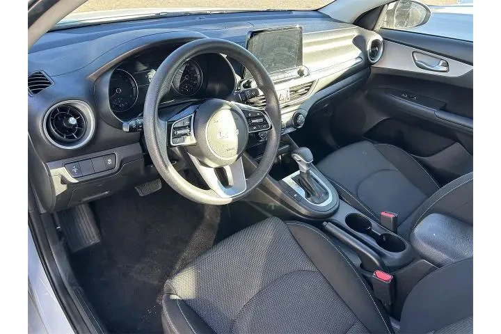 $14653 : Kia Forte 2024 LXS 4dr Sedan image 9