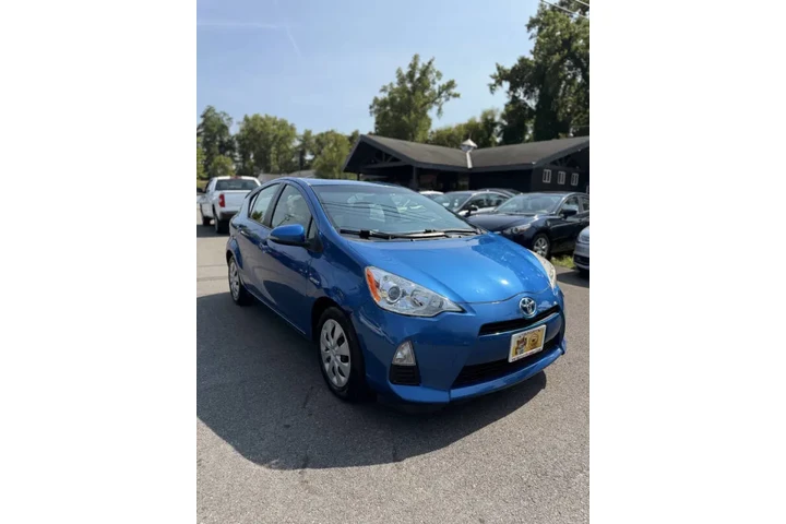 $8500 : 2012 Prius c Two image 6