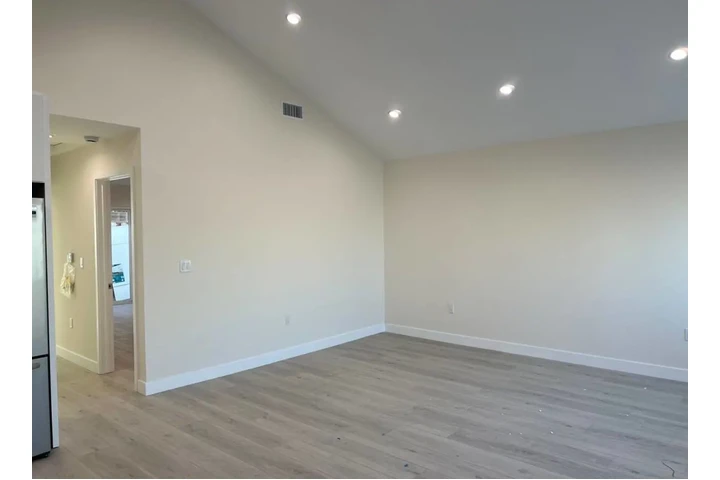 $3400 : Sleek Tilework image 3