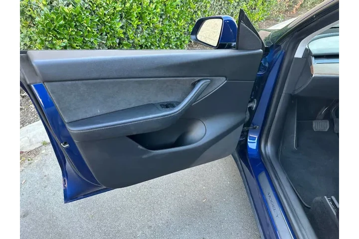 $29999 : 2021 Model Y Long Range image 8