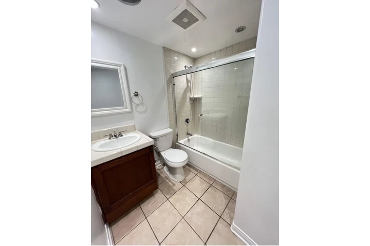 $1500 : 1 Bedroom Apt  in South La image 8