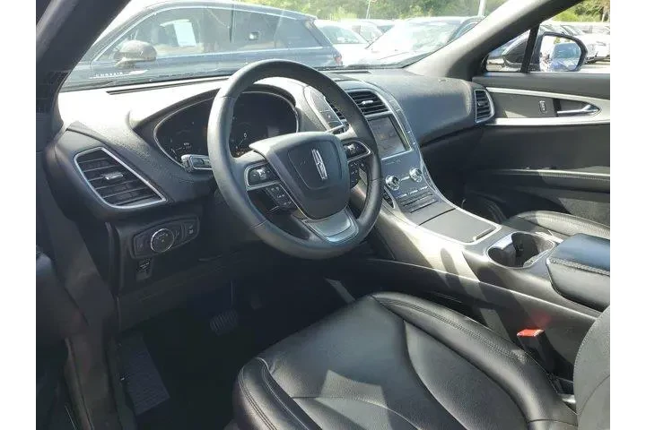 $18590 : Lincoln Nautilus 2020 4dr St image 8