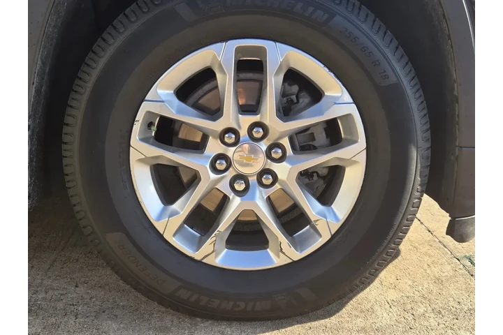 Chevrolet Traverse 2021 4x4 image 5