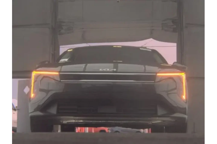 $18990 : Kia K4 2025 LX 4dr Sedan image 3