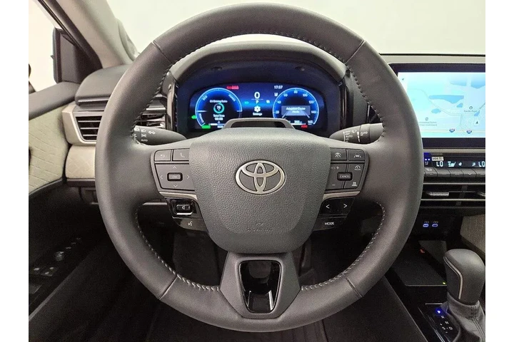 $39998 : Toyota Camry 2025 AWD XLE 4d image 10