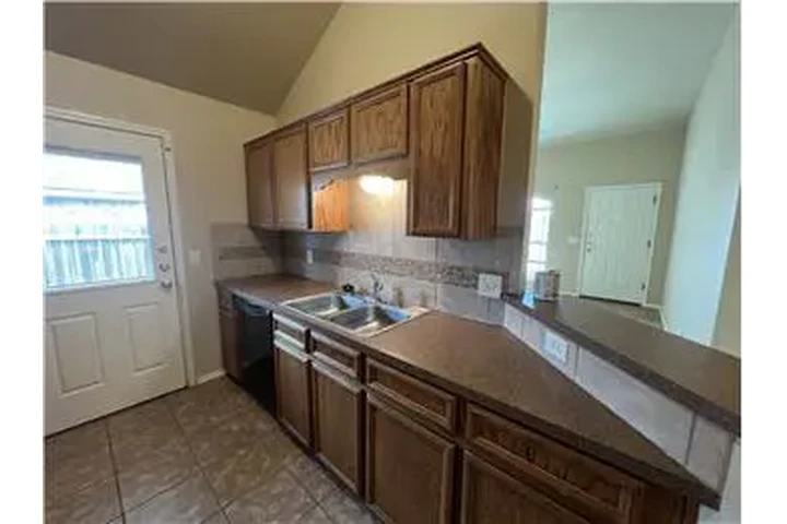 $1295 : Rental property with 3 bedro image 8