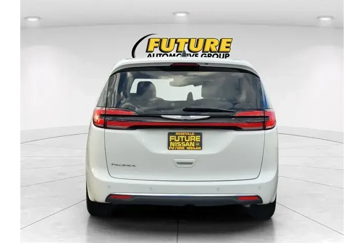 $28988 : Chrysler Pacifica 2024 Touri image 8