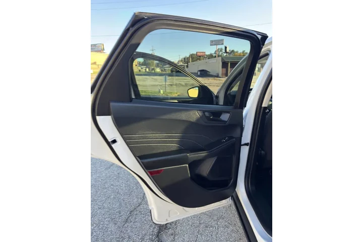 $17950 : 2022 Escape SE image 4
