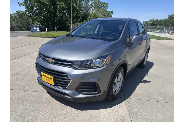 $10900 : 2020 Trax LS image 2