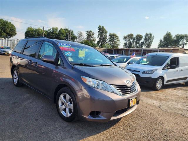 $10999 : 2012 Sienna LE 8-Passenger image 2