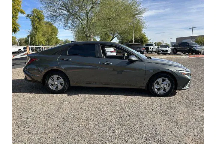 $18778 : Hyundai ELANTRA 2024 SE 4dr image 9