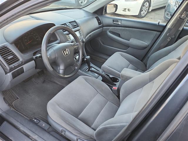 2005 Accord LX sedan AT image 9