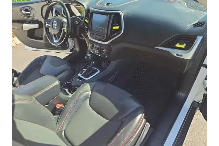 $16995 : Jeep Cherokee 2018 4x4 Trail image 9