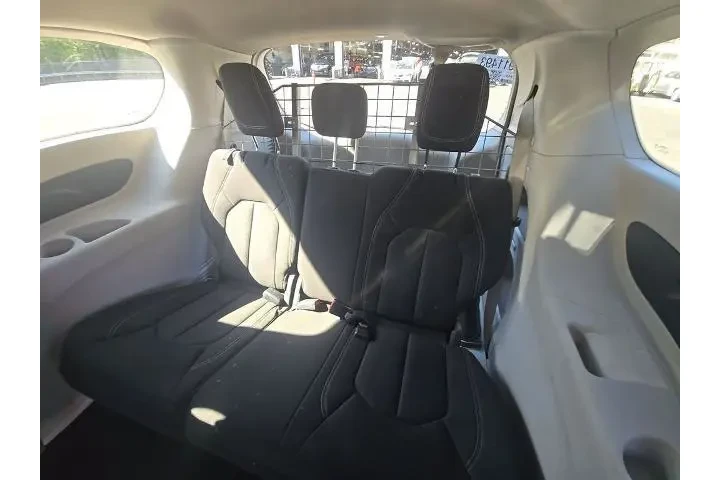 $17820 : Chrysler Voyager 2023 LX 4dr image 5