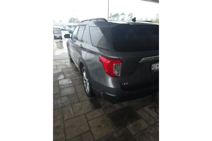 $28390 : Ford Explorer 2022 AWD XLT 4 image 5