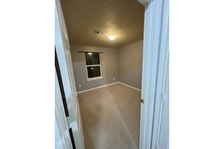 $650 : Rento cuarto en casa 77085 image 3