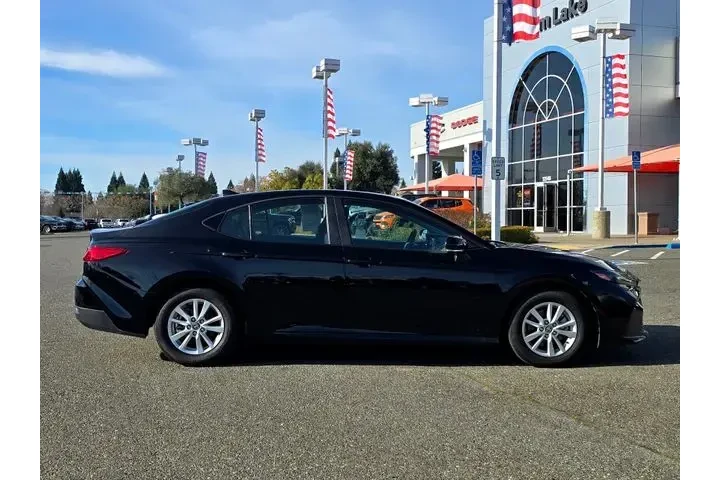 $27900 : Toyota Camry 2025 SE 4dr Sed image 6