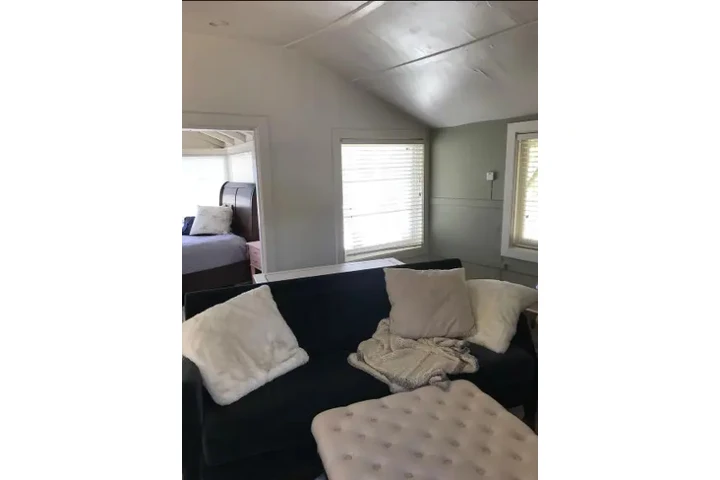 $1250 : cabaña de un dormitorio image 8