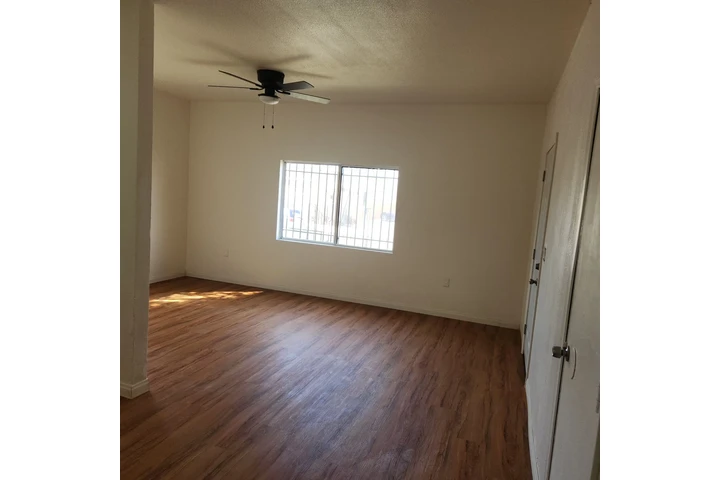 $2350 : Apartamento en Compton image 2