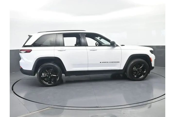 $27000 : Jeep Grand Cherokee 2023 4x4 image 7
